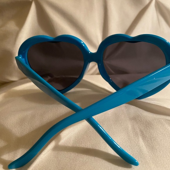 NEW BLUE HEART SUNGLASSES - Picture 2 of 3